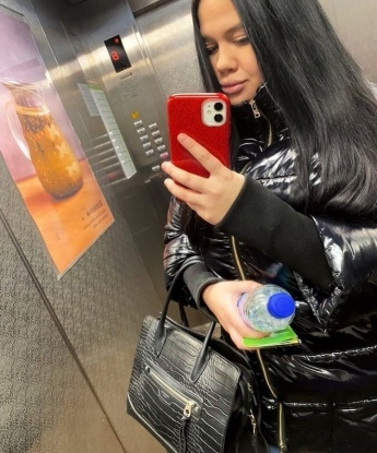 Искушающая красотка с огненным темпераментом ждет в гости состоятельного джентльмена. Приглашаю тебя на самый жаркий отдых в своей жизни. Будет горячо, обещаю! 1850, 23 года