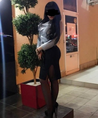 Обольстительная брюнетка с обворожительной улыбкой приглашает к себе в гости на чашечку чая. Погрузимся в океан страсти и удовольствия вместе! 9854, 33 года